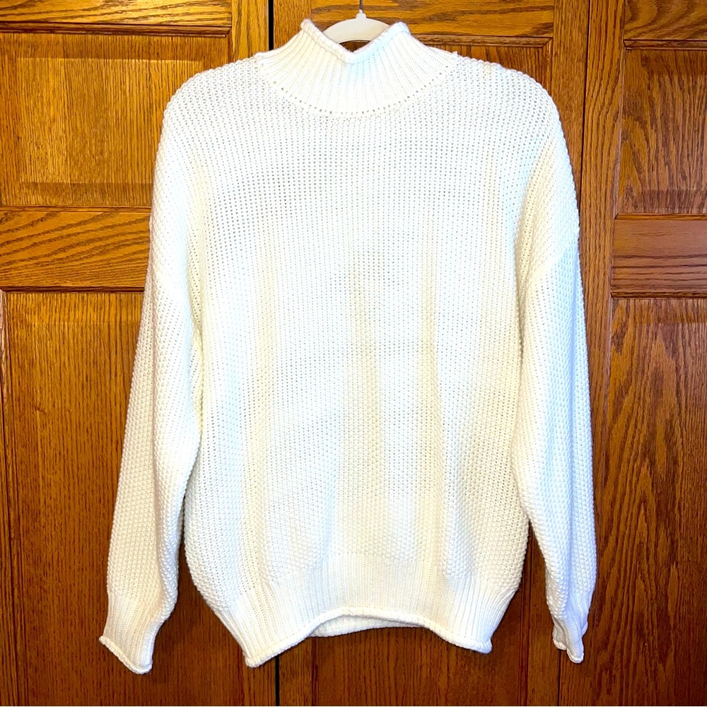 Cozy white turtleneck sweater. Lightweight and non itchy fabric. Worn once.
